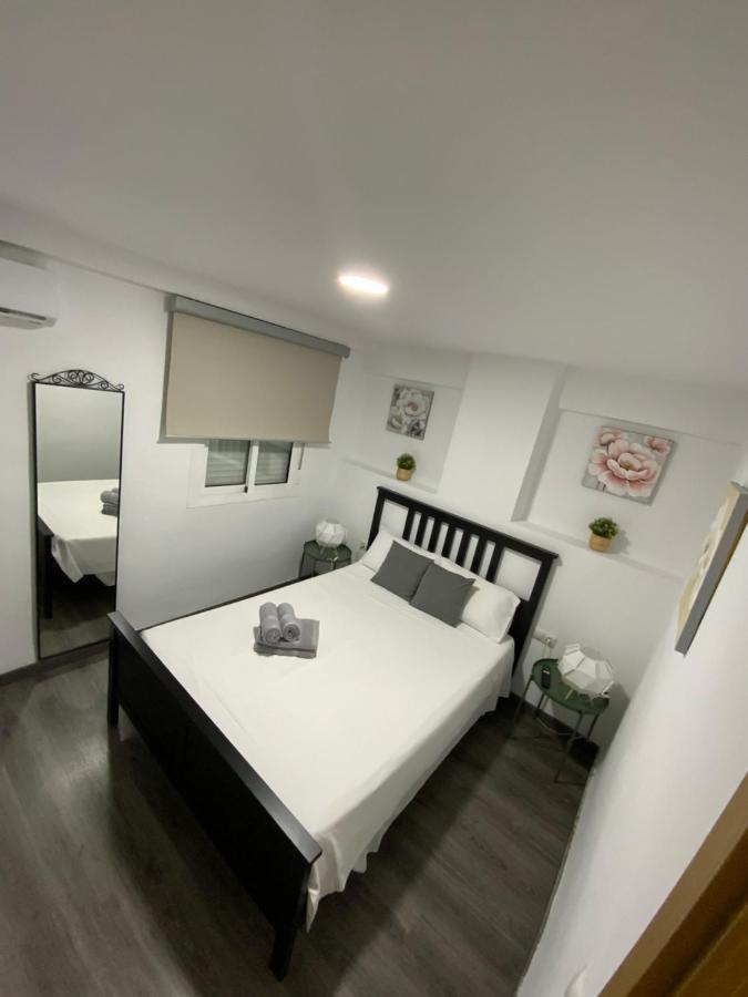 Goya Apartamentos Malaga Exterior photo